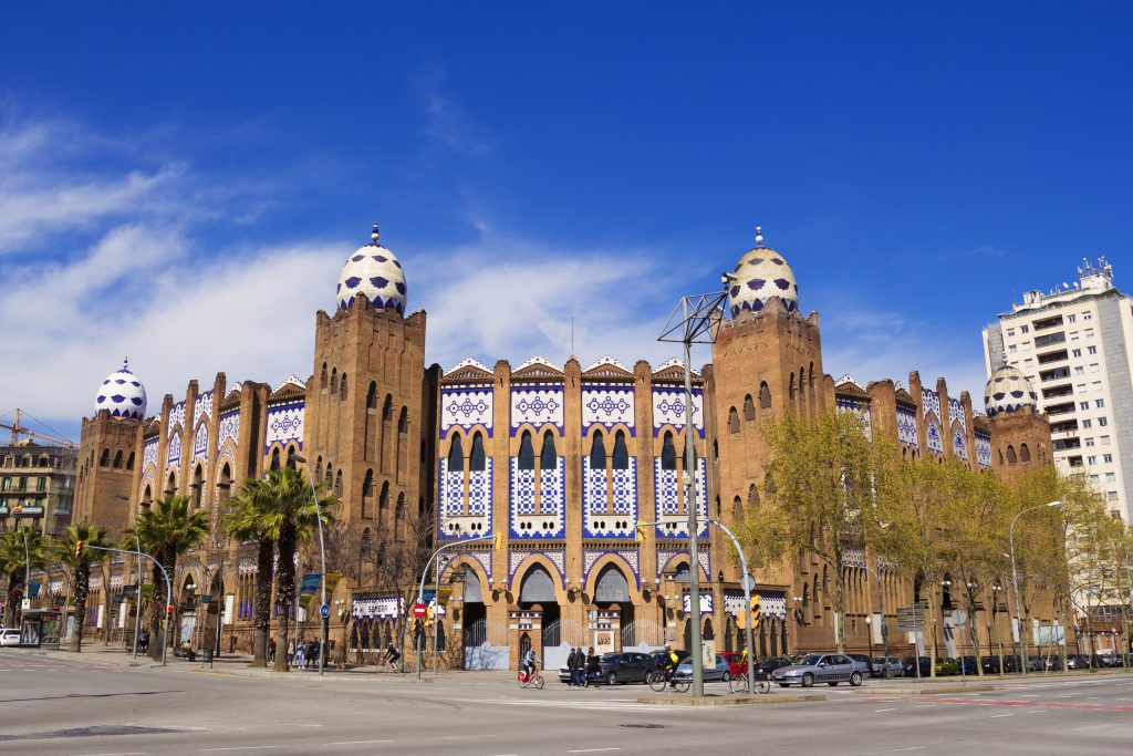 plaza de toros monumental en el barrio de la eixample de barcelona muy cerca de algri coworking barcelona